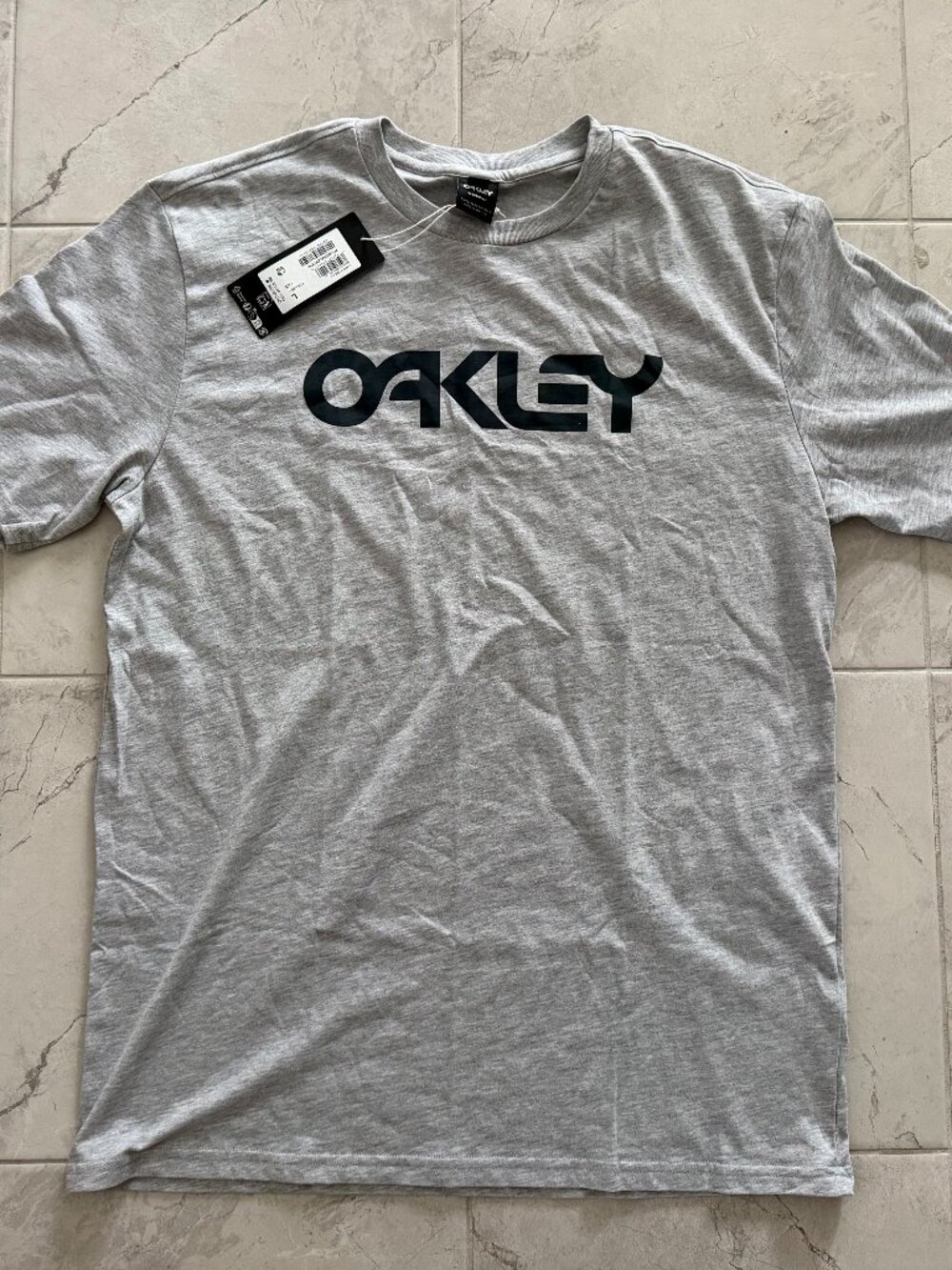 Oakley t-shirt